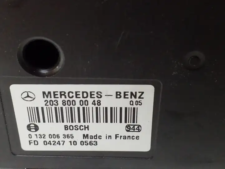 Mercedes-Benz C W203 (2000 - 2007) 2038000048 Вакуумный насос центрального замка — фото 4