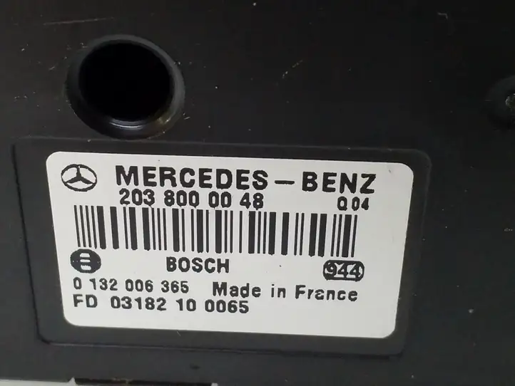 Mercedes-Benz C W203 (2000 - 2007) 2038000048 Вакуумный насос центрального замка — фото 4