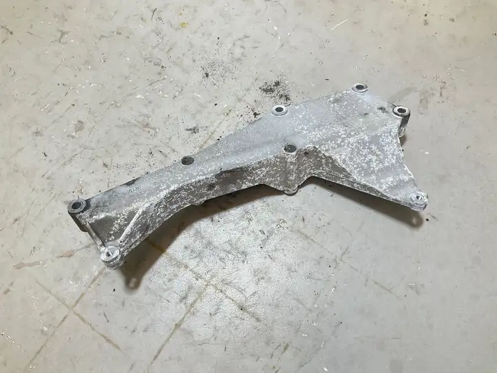 Audi Q5 (2008 - 2012)  03L131159 Кронштейн охладителя EGR