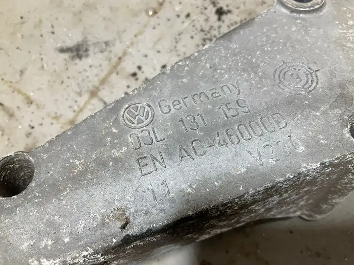 Audi Q5 (2008 - 2012)  03L131159 Кронштейн охладителя EGR