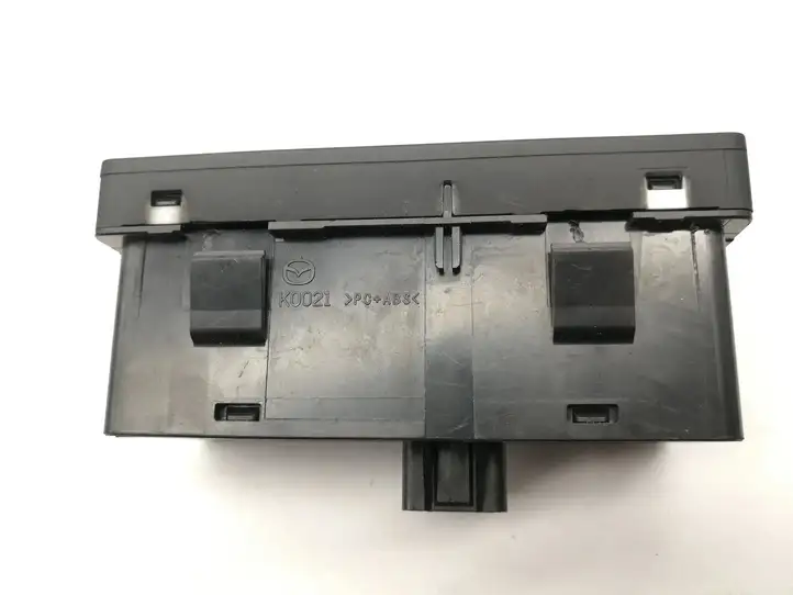 Mazda 3 II BPE166170 Кнопка ABS — фото 2