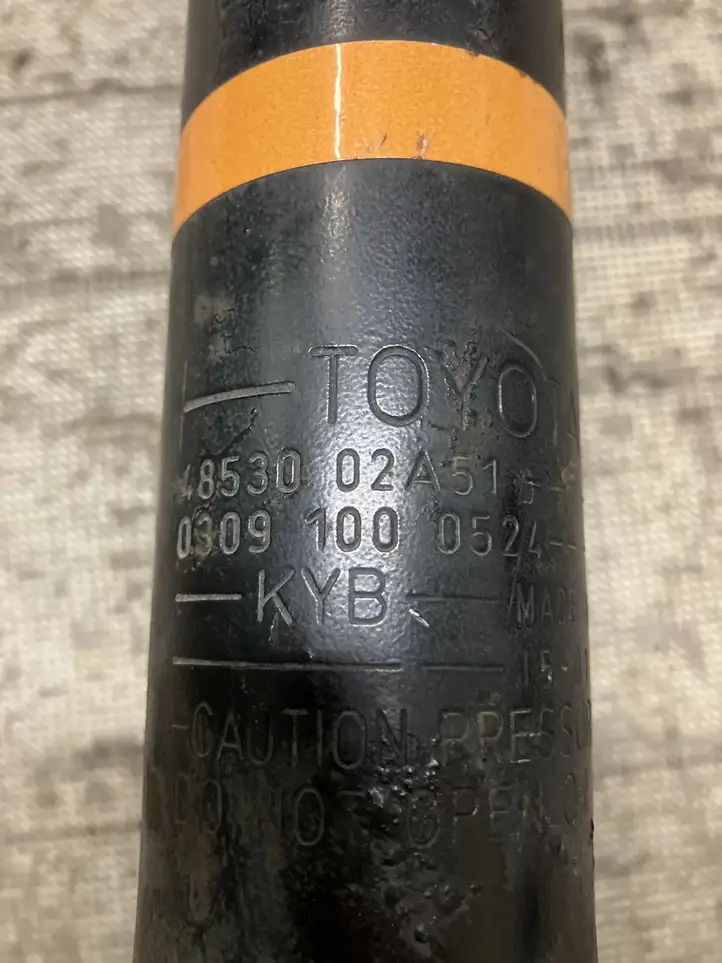 Toyota Auris E180 (2012 - 2018) 4853002A51 Задний aмортизатор — фото 2