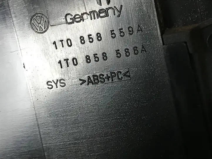 Volkswagen Touran II (2010 - 2016) 1T0858559A Обшивка рулевой колонки — фото 3