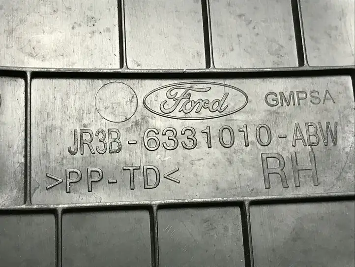 Ford Mustang VI (2015 - ) JR3B6331010ABW Верхняя обшивка стойки D — фото 3
