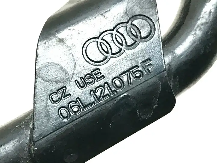 Audi A4 S4 B9 (2015 - 2019) 06L121075F Шланги системы охлаждения — фото 3