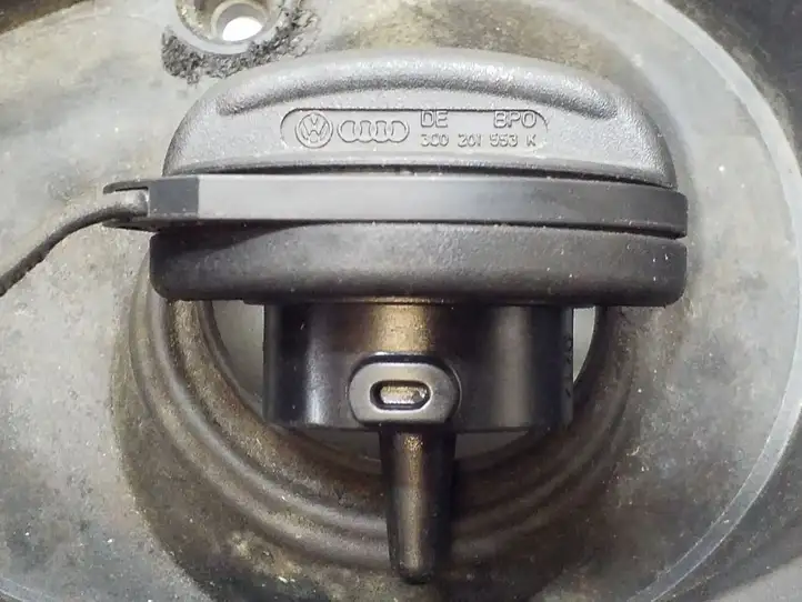 Audi A5 8T 8F (2011 - 2016) 8K0010508R Крышка топливного бака — фото 8