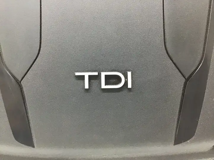 Audi A5 8T 8F (2011 - 2016) 03L103925AB Крышка двигателя декоративная — фото 5