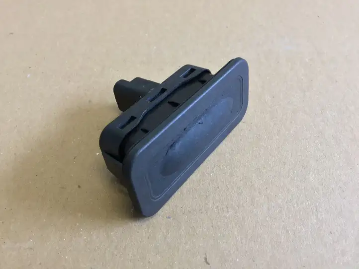 Renault Scenic III - Grand scenic III (2009 - 2016) 8200076256 Кнопка закрытия крышки багажника — фото 6