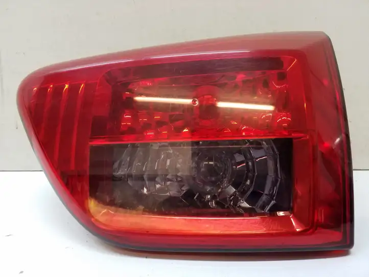 Peugeot 4007 (2007 - 2012) OEM Задний фонарь в крышке багажника — фото 1