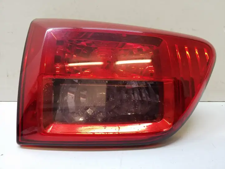 Peugeot 4007 (2007 - 2012) OEM Задний фонарь в крышке багажника — фото 1
