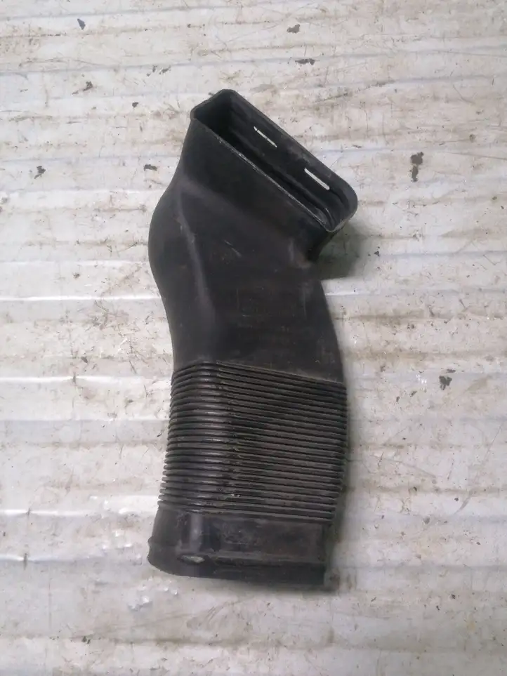 Volkswagen PASSAT B5 (1997 - 2000) 8D0129617E Детали воздухозаборника — фото 2