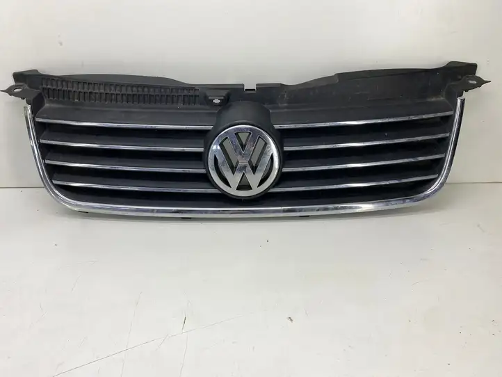 Volkswagen PASSAT B5.5 (2001 - 2005) 3B0853651 Верхняя решетка радиатора — фото 1