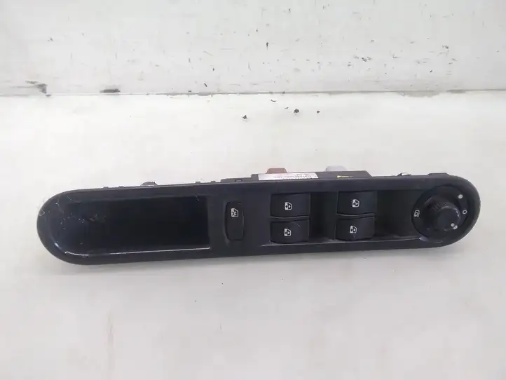 Renault Espace - Grand espace IV (2004 - 2014) Кнопка стеклоподъемников — фото 1