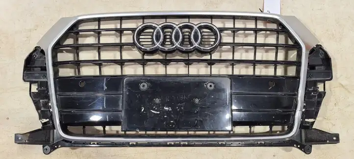 Audi Q3 8U (2011 - 2014) 8U0853653M Верхняя решетка радиатора — фото 1