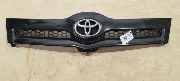 Toyota Corolla Verso AR10 (2004 - 2009) 5311707010 Верхняя решетка радиатора — фото 1