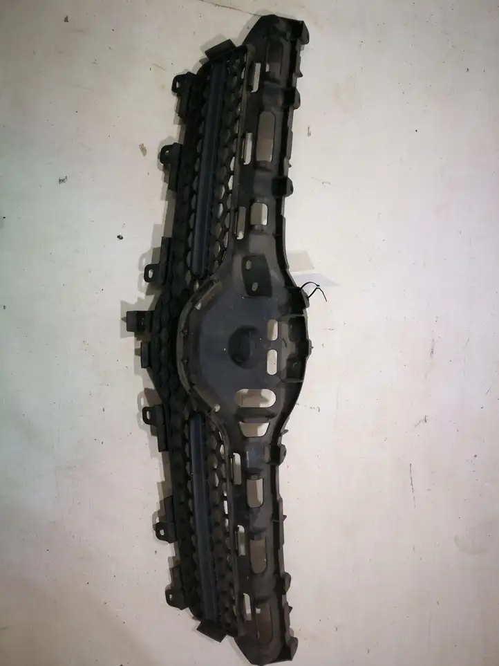 Toyota Corolla Verso AR10 (2004 - 2009) 531110F030 Верхняя решетка радиатора — фото 1