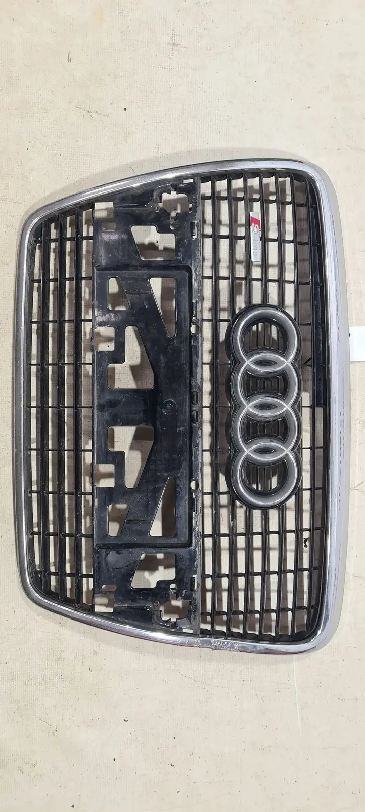 Audi A6 S6 C6 4F (2008 - 2011) 4F0853651 Верхняя решетка радиатора — фото 1