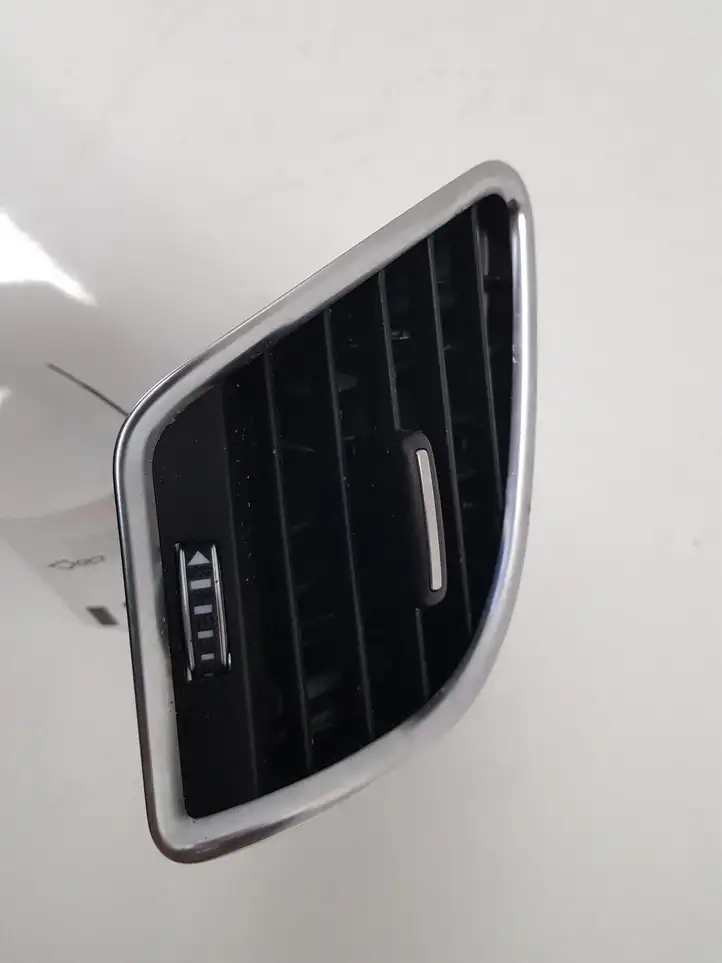 Audi A4 S4 B8 8K (2011 - 2015) 8T1820902G Боковой воздушный дефлектор — фото 1