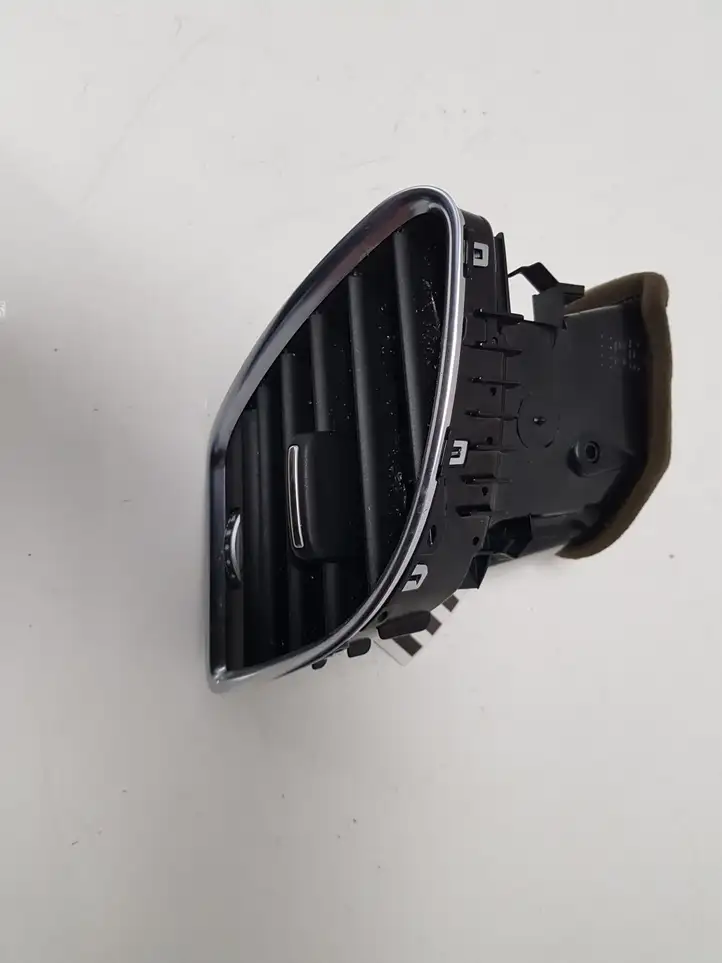 Audi A4 S4 B8 8K (2011 - 2015) 8T1820902G Боковой воздушный дефлектор — фото 3