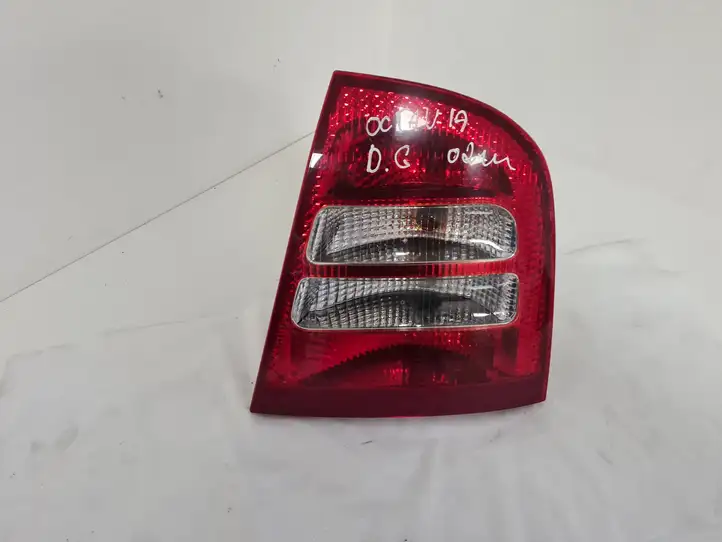 Skoda Octavia Mk1 (1U) (1996 - 2004) 1U6945112 Задний фонарь в кузове — фото 1