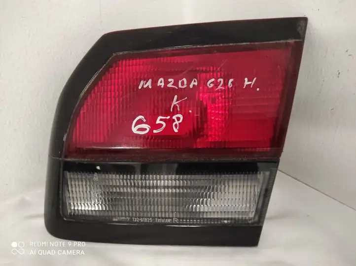 Mazda 626 (1999 - 2002) 13261825 Задний фонарь в крышке багажника — фото 1