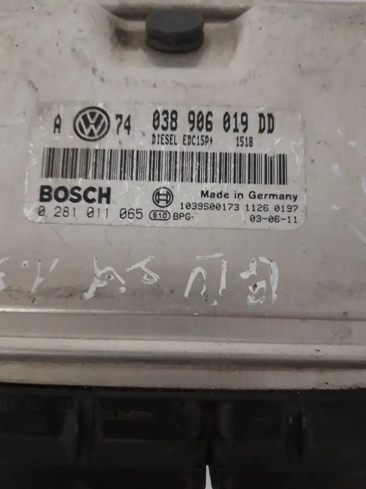 Volkswagen Golf IV (1998 - 2005) 038906019DD Блок управления двигателем (ЭБУ) — фото 2
