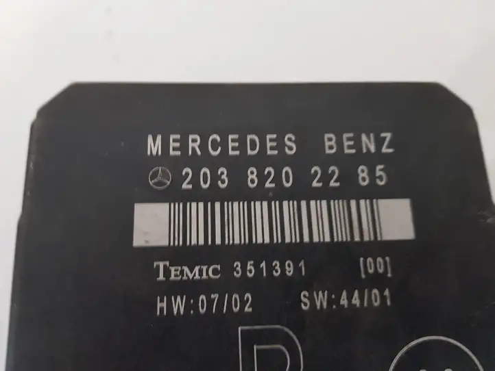 Mercedes-Benz C W203 (2000 - 2007) 2038202285 Блок управления дверью — фото 1