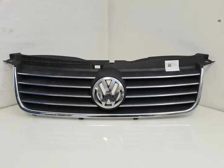 Volkswagen PASSAT B5.5 (2001 - 2005) 3B0853651L Верхняя решетка радиатора — фото 1