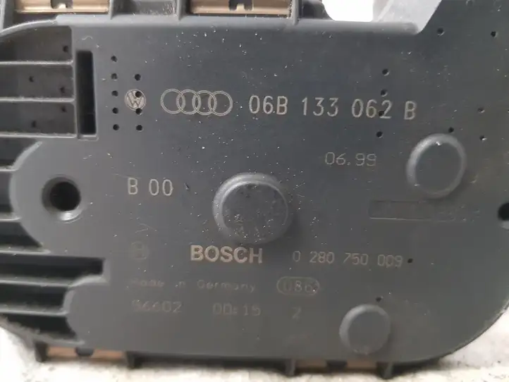 Audi A4 S4 B5 8D (1999 - 2001) 06B133062B Дроссельная заслонка — фото 3