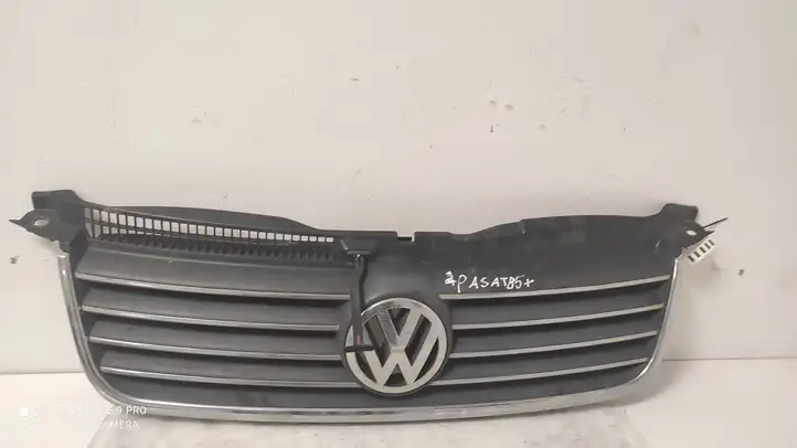 Volkswagen PASSAT B5.5 (2001 - 2005) 3B0853651L Передняя решетка — фото 1