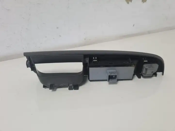 Volkswagen Golf V (2003 - 2009) 1K4959857B Блок кнопок стеклоподъемников — фото 4