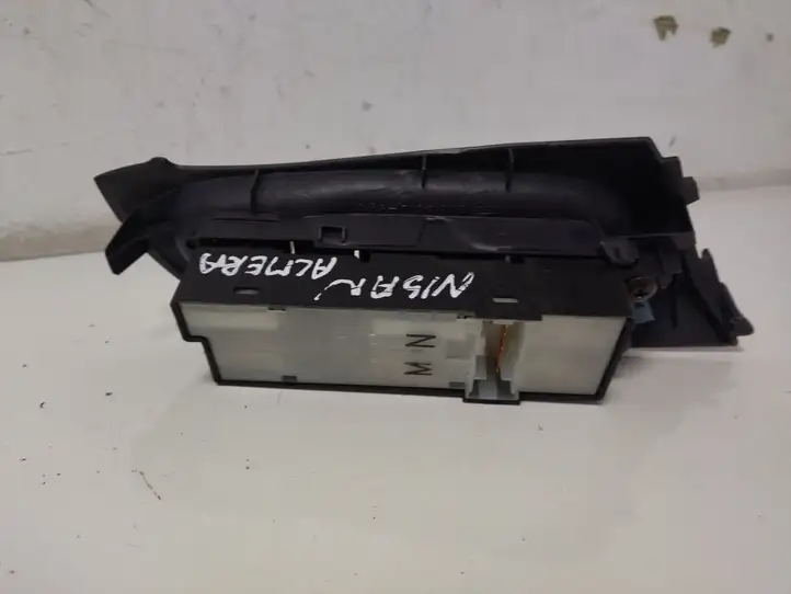 Nissan Almera N16 (2000 - 2010) 80961 Блок кнопок стеклоподъемников — фото 3