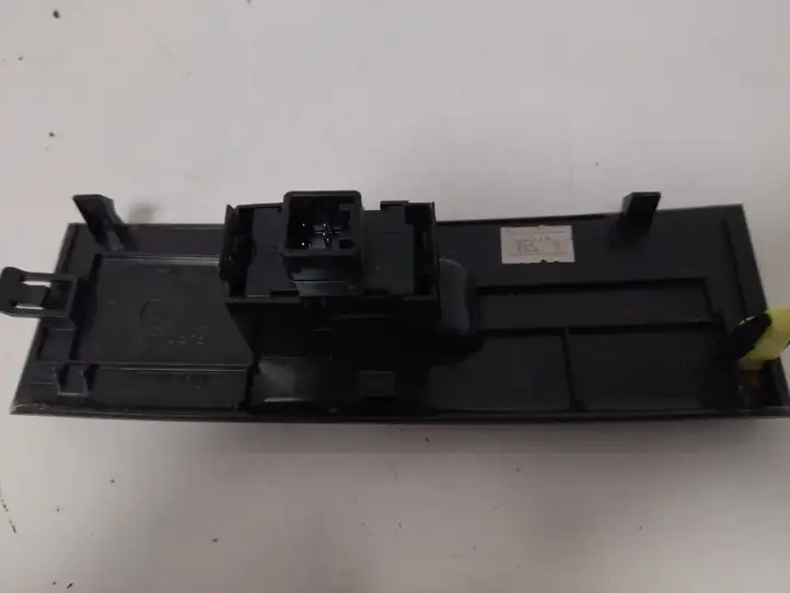 Toyota Corolla Verso AR10 (2004 - 2009) 742310F030 Блок кнопок стеклоподъемников — фото 2