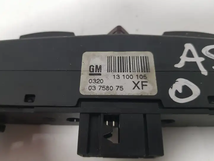 Opel Astra H (2004 - 2009) 03758075 Включатель аварийных фонарей — фото 3