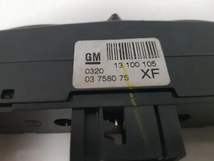 Opel Astra H (2004 - 2009) 03758075 Включатель аварийных фонарей — фото 3