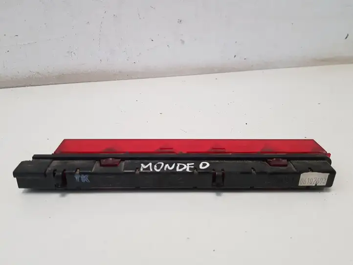 Ford Mondeo Mk III (2000 - 2007) 1S7113A613AE Дополнительный стоп фонарь — фото 2