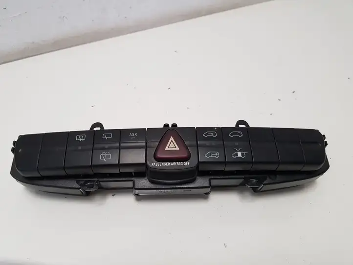 Mercedes-Benz Vaneo W414 (2001 - 2005) 6395450207 Включатель аварийных фонарей — фото 2