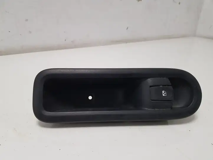 Renault Twingo II (2007 - 2014) E29474 Кнопка стеклоподъемников — фото 1