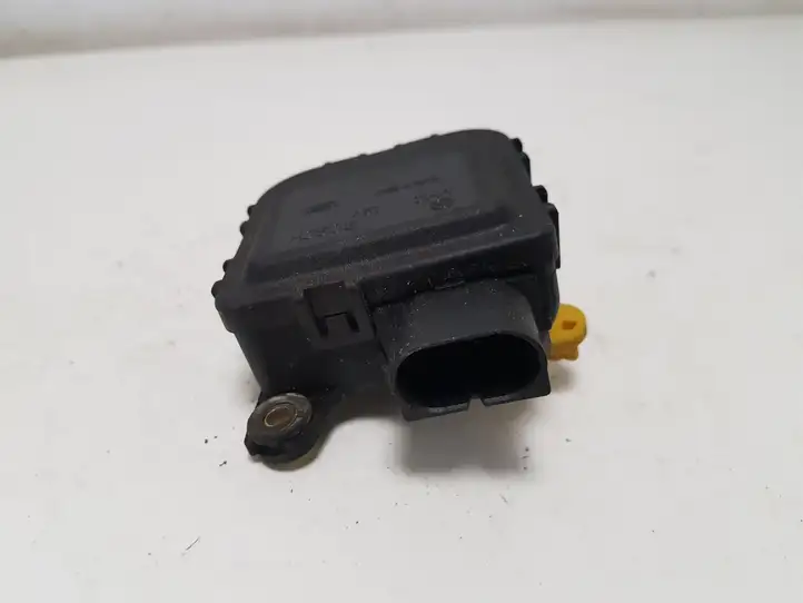 Audi A3/S3 8L (2000 - 2003) 8D2820511C Двигатель задвижки потока воздуха — фото 2