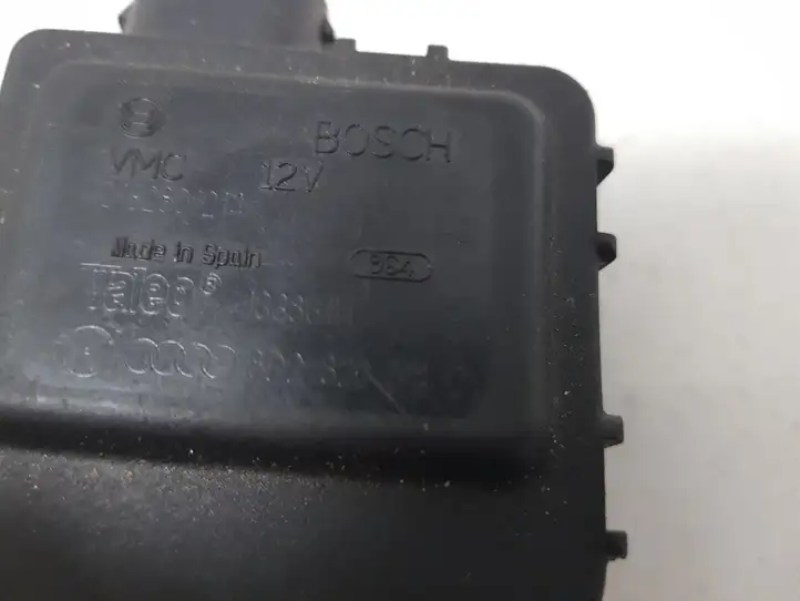 Audi A3/S3 8L (2000 - 2003) 8D2820511C Двигатель задвижки потока воздуха — фото 3