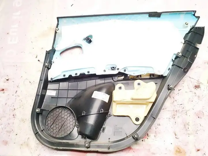 Toyota Avensis T270 (2012 - 2015) 6763905070 Обшивка задней двери — фото 3