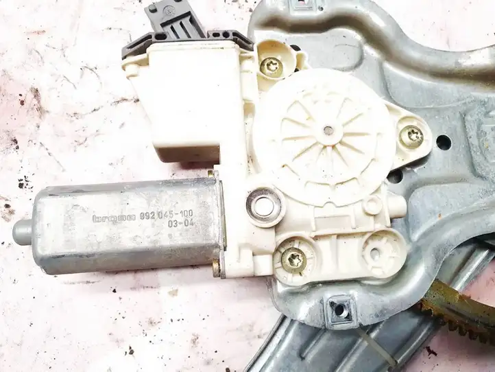 Toyota Corolla E120 E130 (2004 - 2007) 0130822031 Стеклоподъемник задней двери — фото 1