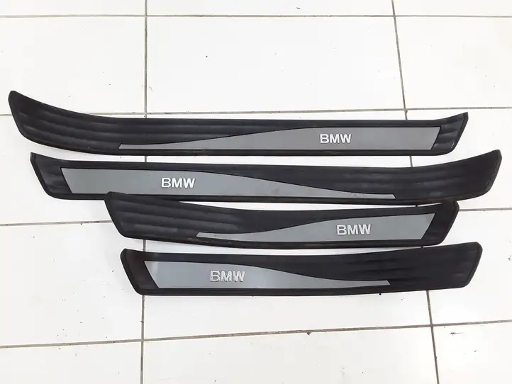 BMW 5 E60 E61 (2004 - 2010) 51477034304 Наружная отделка переднего порога — фото 1