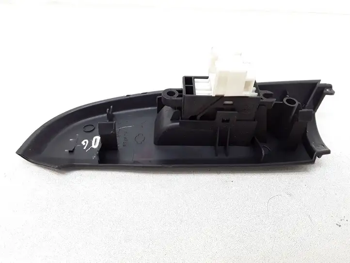 Nissan Almera N16 (2000 - 2010) Кнопка стеклоподъемников — фото 2