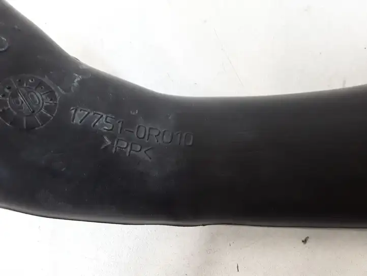 Toyota Avensis T250 (2006 - 2009) 177510R010 Детали воздухозаборника — фото 2
