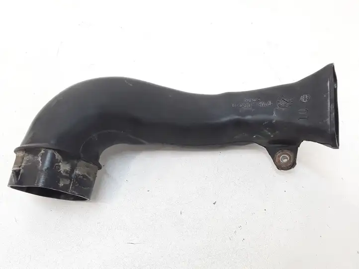 Toyota Avensis T250 (2006 - 2009) 177510R010 Детали воздухозаборника — фото 3