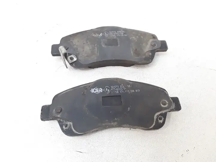 Toyota Avensis T250 (2006 - 2009) Передние тормозные колодки — фото 1