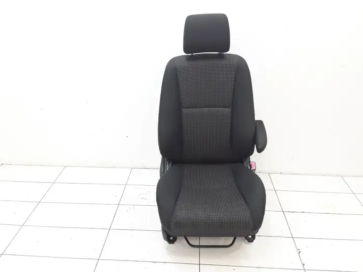 Toyota Corolla Verso AR10 (2004 - 2009) Переднее сиденье пассажира — фото 1
