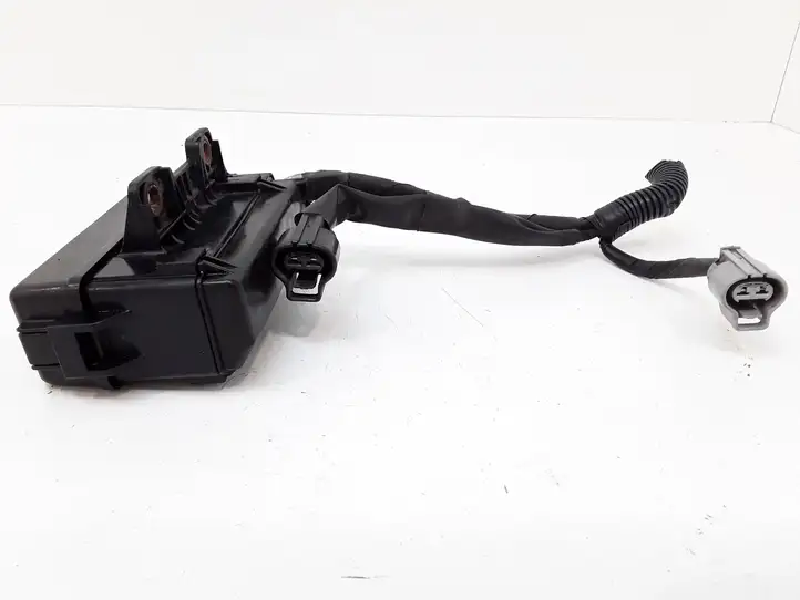 Toyota Corolla Verso AR10 (2004 - 2009) Блок монтирования реле — фото 2