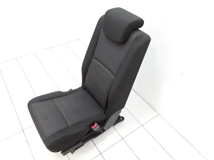 Toyota Corolla Verso AR10 (2004 - 2009) Второй ряд сидений — фото 2
